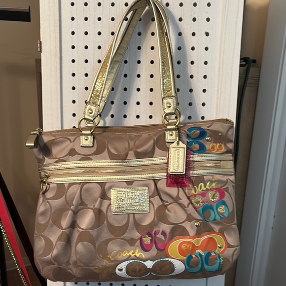 - Coach POPPY Brown and Gold Shoulder Bag with Logo Pattern - Picture 1 of 6
